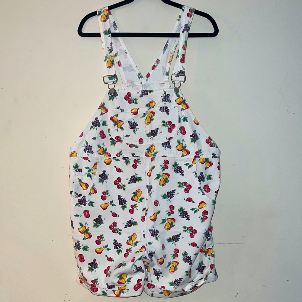 A Pea in the Pod White Fruit Print woman maternity One Piece size small